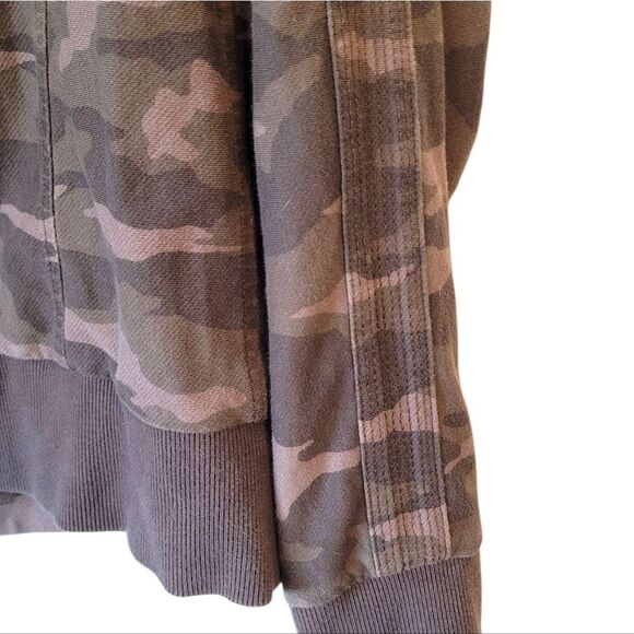 Athleta Women's Green Camo Structured Pullover Sweatshirt Size M - Picture 5 of 7